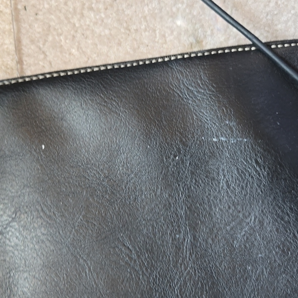 Elegant Black Tote Bag - Picture 4 of 10